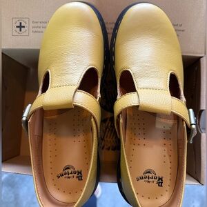 Dr. Martens Polley in mustard